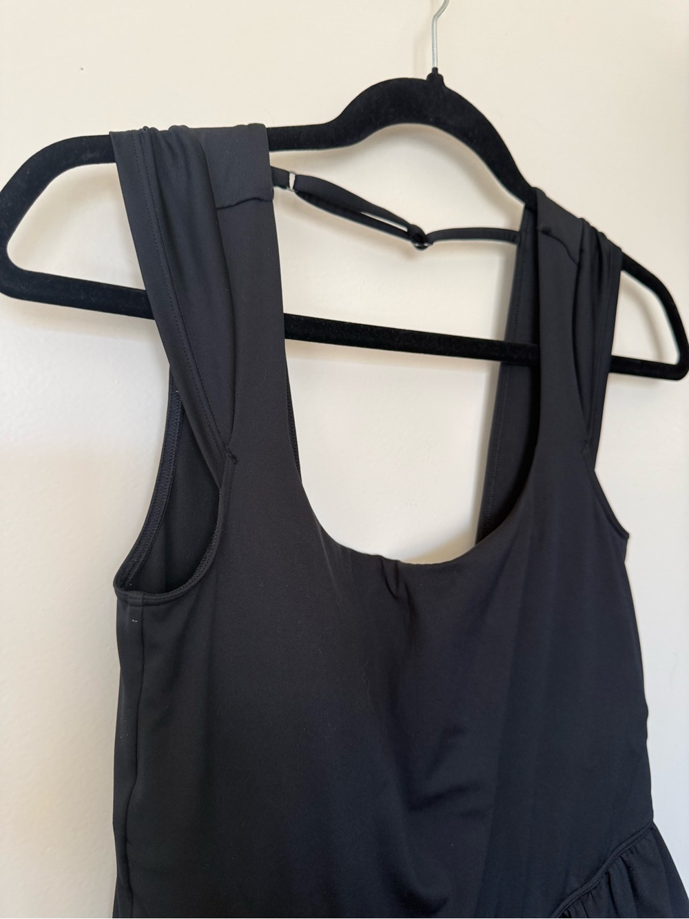 Gilly Hicks Black Mini Cap Sleeve Open Back Tiered Active Dress Shorts Large - Picture 2 of 10